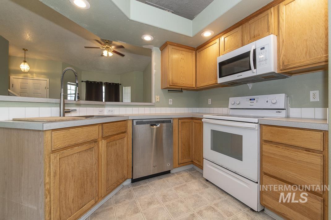 2504 S Bluegrass Ave., Nampa, Idaho 83686, 4 Bedrooms, 2.5 Bathrooms, Residential For Sale, Price $339,999, 98960231