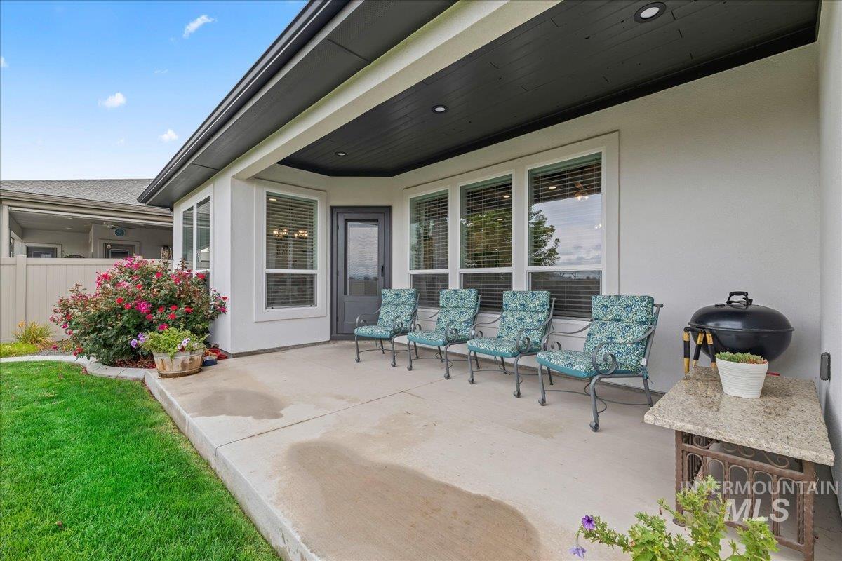 1722 N Peakhurt Ave, Kuna, Idaho 83634, 3 Bedrooms, 2 Bathrooms, Residential For Sale, Price $599,000, 98960232