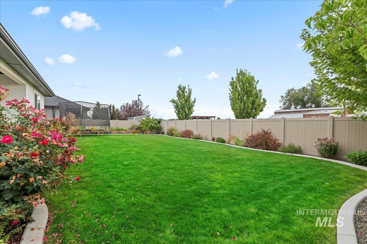 1722 N Peakhurt Ave, Kuna, Idaho 83634, 3 Bedrooms, 2 Bathrooms, Residential For Sale, Price $599,000, 98960232