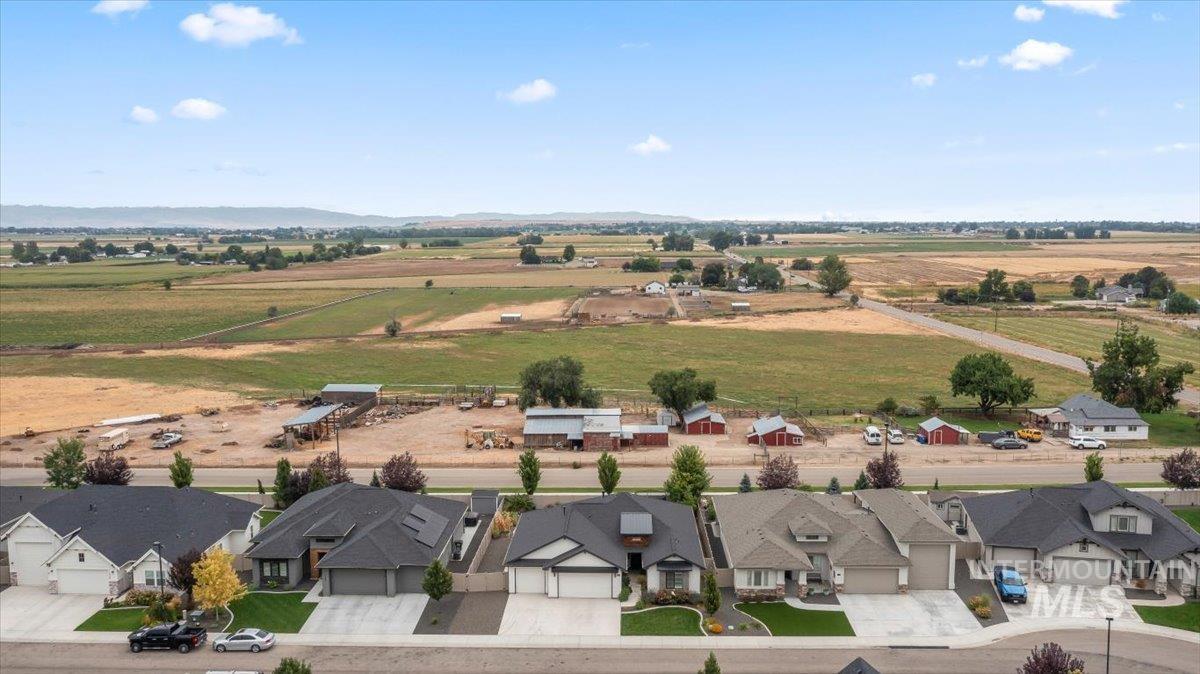 1722 N Peakhurt Ave, Kuna, Idaho 83634, 3 Bedrooms, 2 Bathrooms, Residential For Sale, Price $599,000, 98960232