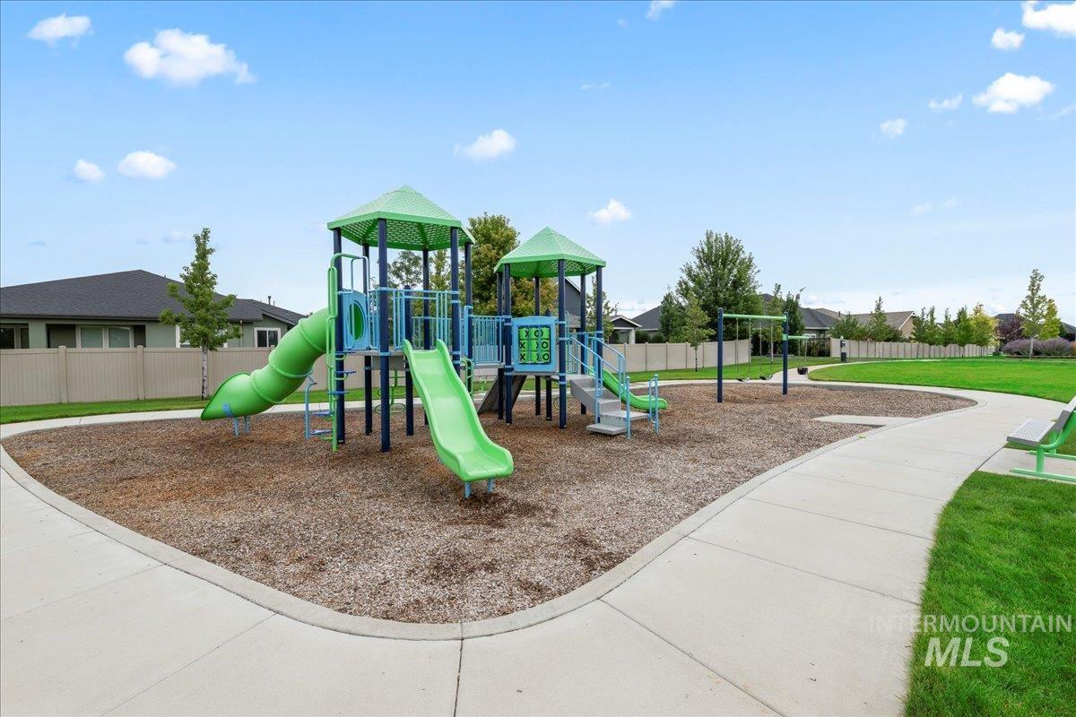 1722 N Peakhurt Ave, Kuna, Idaho 83634, 3 Bedrooms, 2 Bathrooms, Residential For Sale, Price $599,000, 98960232