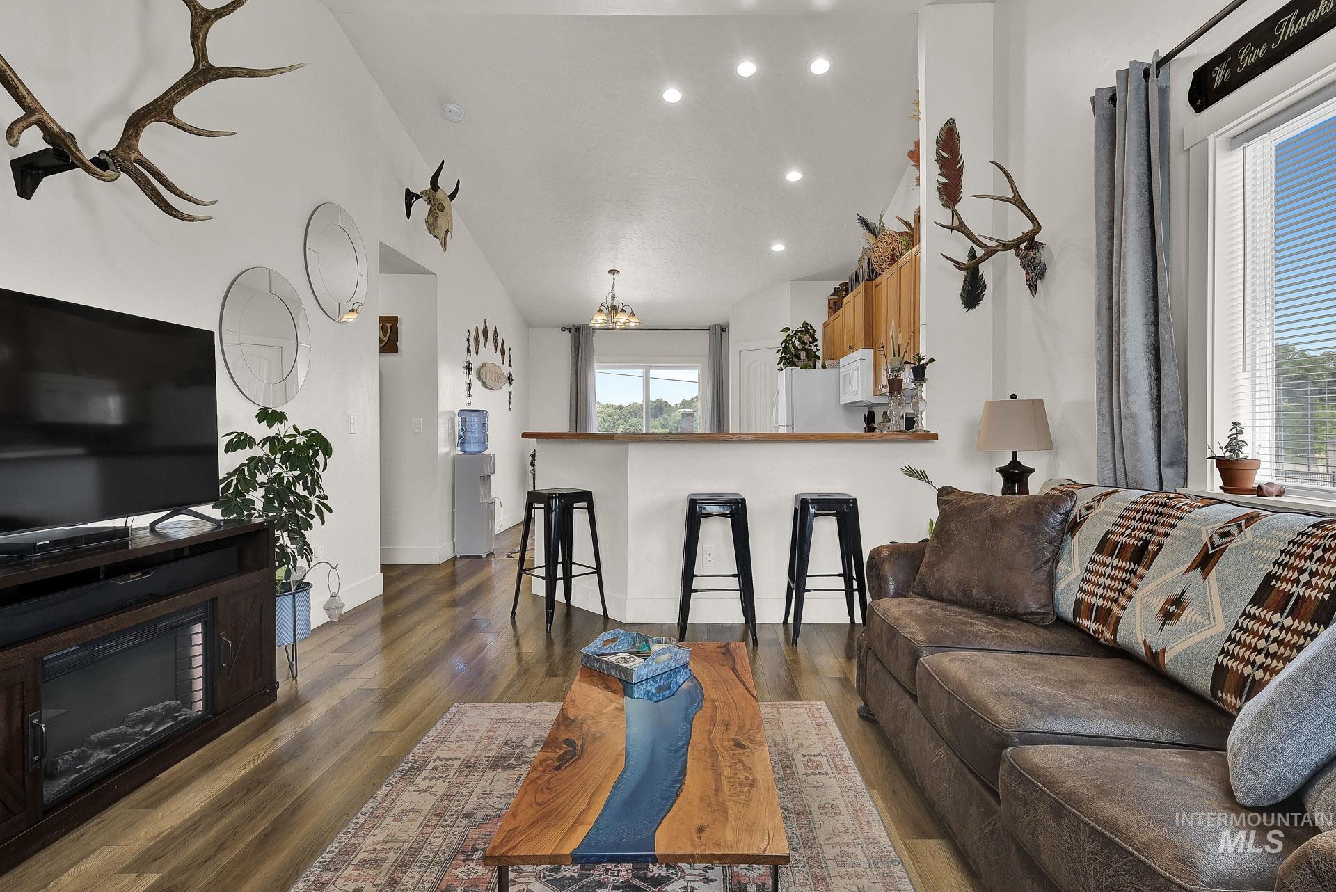 305 E Owyhee Ave, Homedale, Idaho 83628, 3 Bedrooms, 2 Bathrooms, Residential For Sale, Price $320,000, 98960235