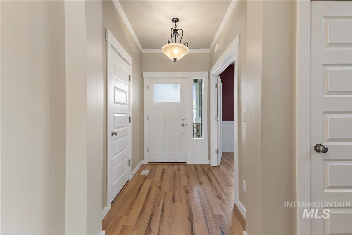 10623 Avalon St, Nampa, Idaho 83687, 5 Bedrooms, 2.5 Bathrooms, Residential For Sale, Price $445,000, 98960241