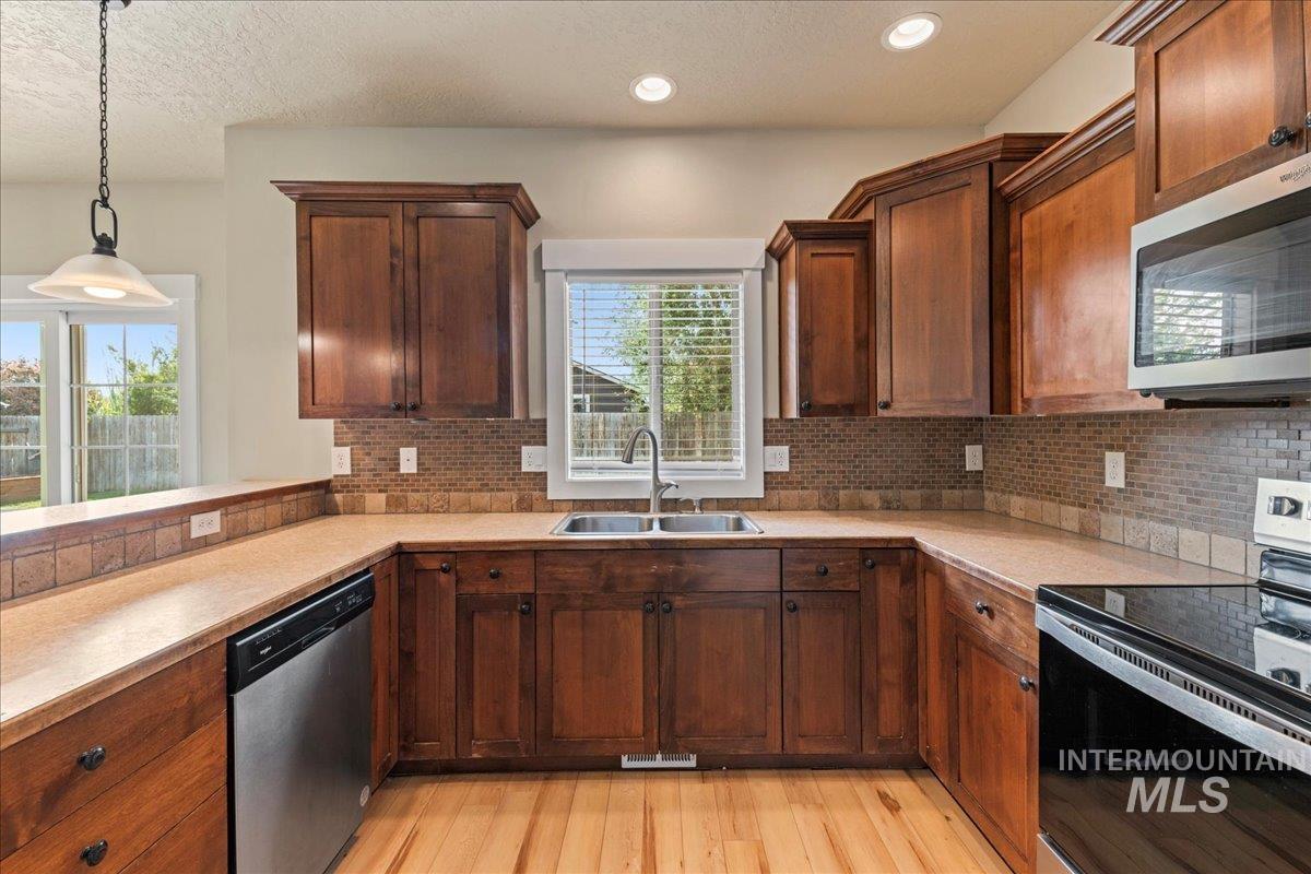 10623 Avalon St, Nampa, Idaho 83687, 5 Bedrooms, 2.5 Bathrooms, Residential For Sale, Price $445,000, 98960241