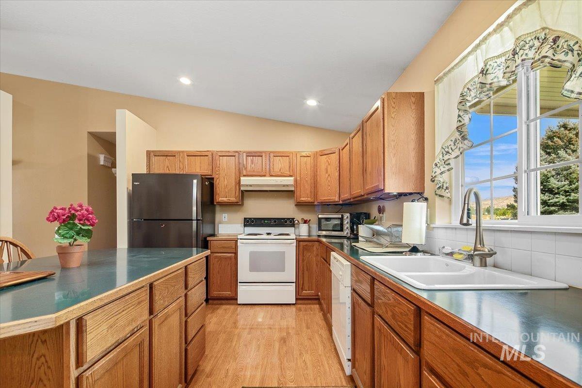 1510 Laurel Ct, Emmett, Idaho 83617, 3 Bedrooms, 2 Bathrooms, Residential For Sale, Price $575,000, 98960242