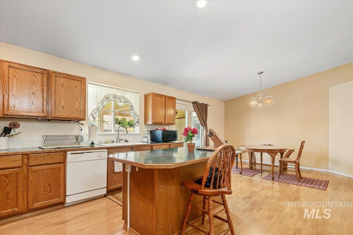 1510 Laurel Ct, Emmett, Idaho 83617, 3 Bedrooms, 2 Bathrooms, Residential For Sale, Price $575,000, 98960242