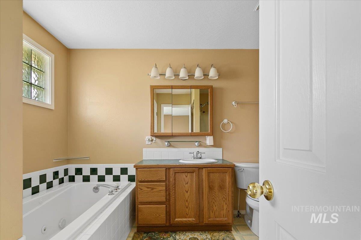 1510 Laurel Ct, Emmett, Idaho 83617, 3 Bedrooms, 2 Bathrooms, Residential For Sale, Price $575,000, 98960242