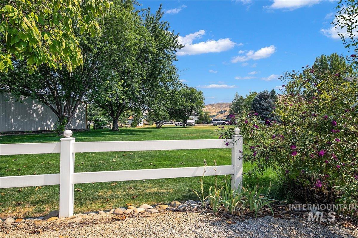 1510 Laurel Ct, Emmett, Idaho 83617, 3 Bedrooms, 2 Bathrooms, Residential For Sale, Price $575,000, 98960242