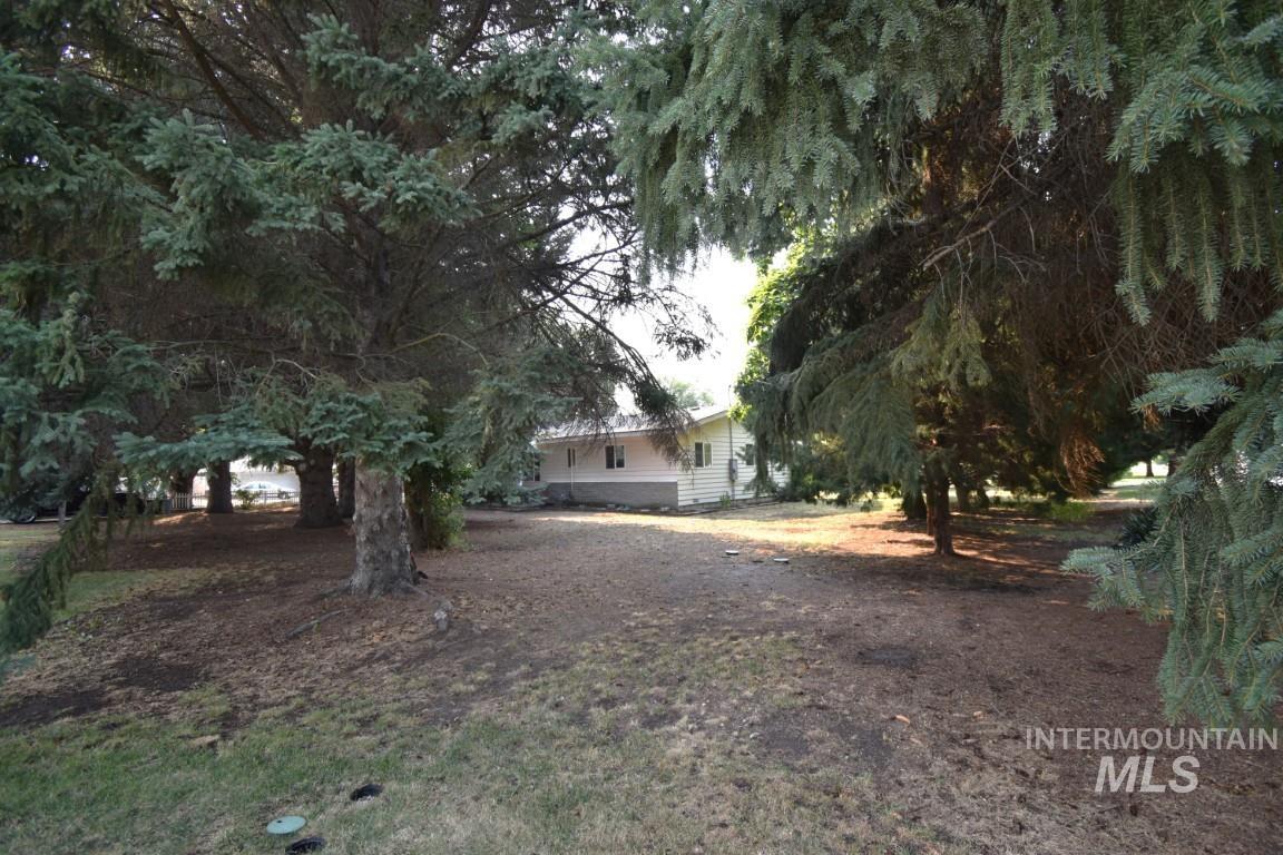 933 W State Street, Eagle, Idaho 83616, 2 Bedrooms, 2 Bathrooms, Rental For Rent, Price $1,695, 98960251