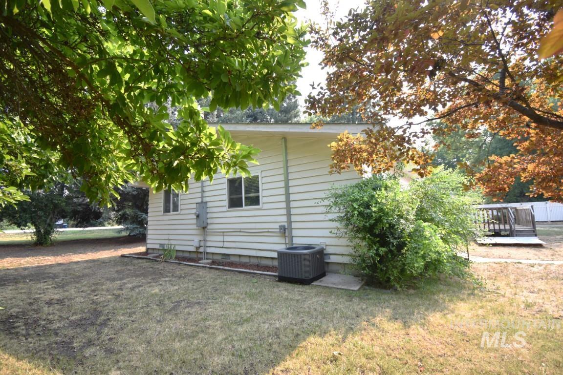933 W State Street, Eagle, Idaho 83616, 2 Bedrooms, 2 Bathrooms, Rental For Rent, Price $1,695, 98960251