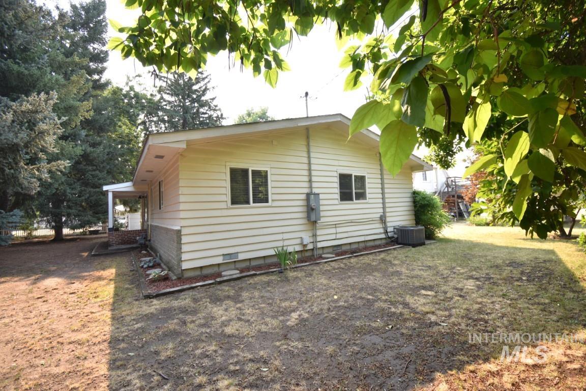933 W State Street, Eagle, Idaho 83616, 2 Bedrooms, 2 Bathrooms, Rental For Rent, Price $1,695, 98960251