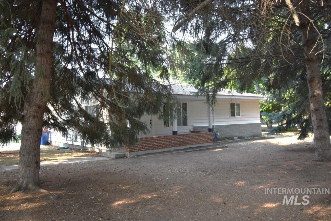 933 W State Street, Eagle, Idaho 83616, 2 Bedrooms, 2 Bathrooms, Rental For Rent, Price $1,695, 98960251