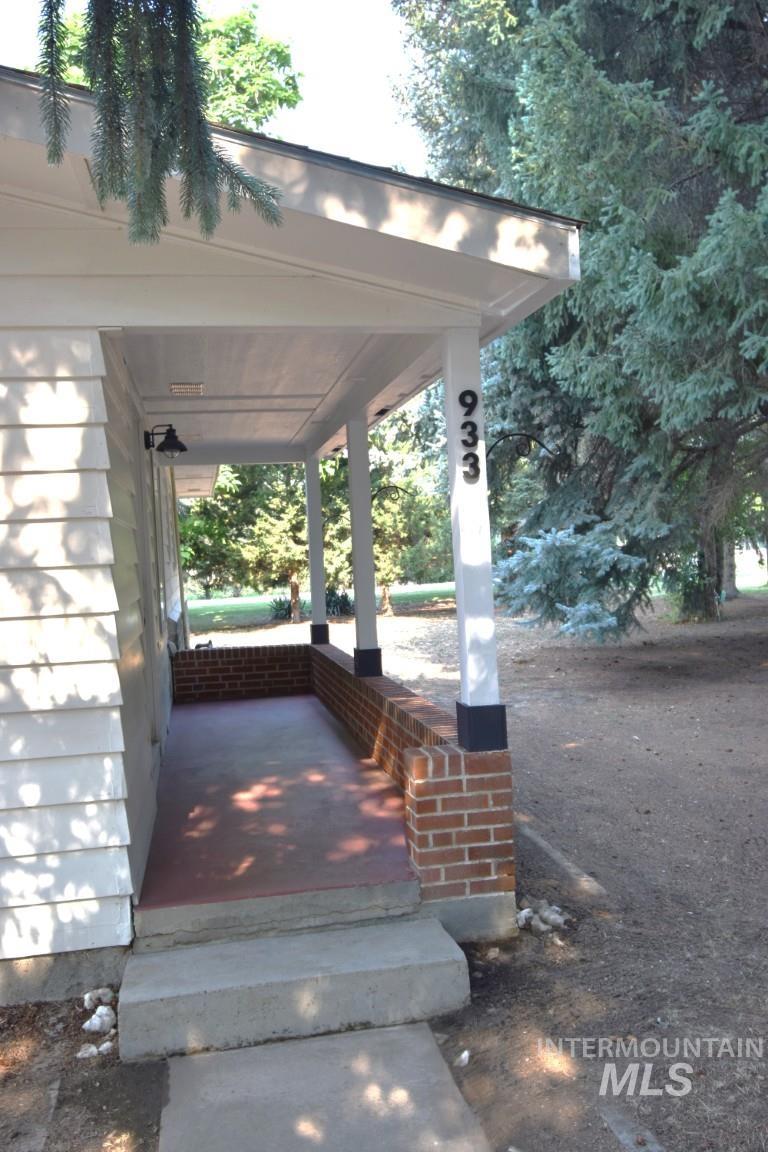 933 W State Street, Eagle, Idaho 83616, 2 Bedrooms, 2 Bathrooms, Rental For Rent, Price $1,695, 98960251