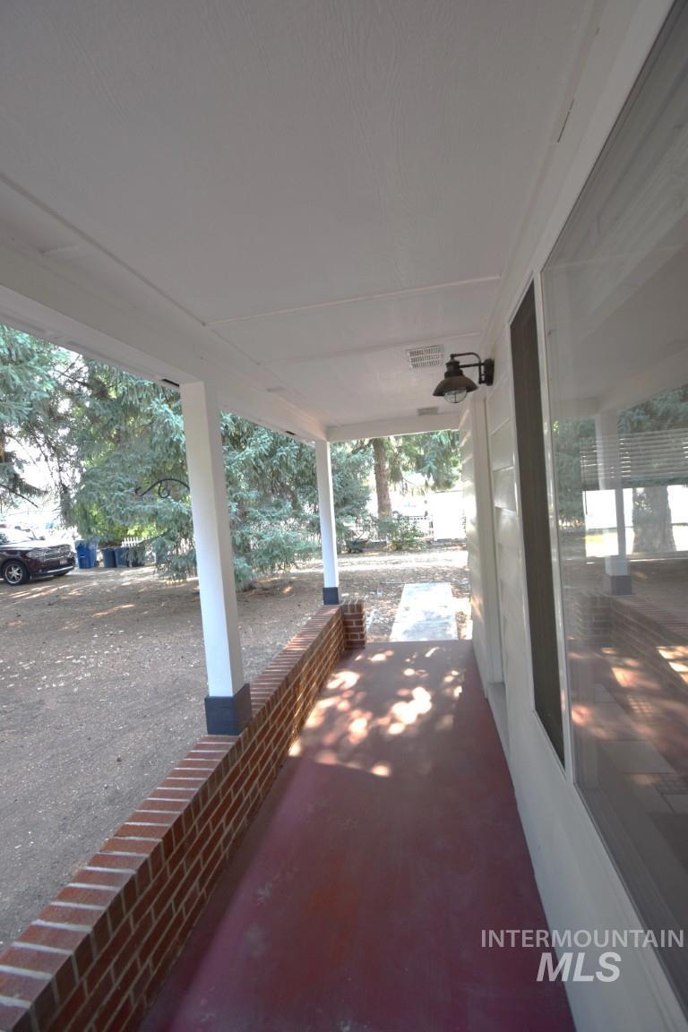 933 W State Street, Eagle, Idaho 83616, 2 Bedrooms, 2 Bathrooms, Rental For Rent, Price $1,695, 98960251