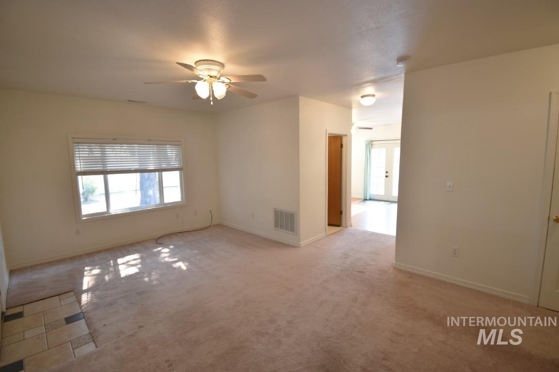 933 W State Street, Eagle, Idaho 83616, 2 Bedrooms, 2 Bathrooms, Rental For Rent, Price $1,695, 98960251