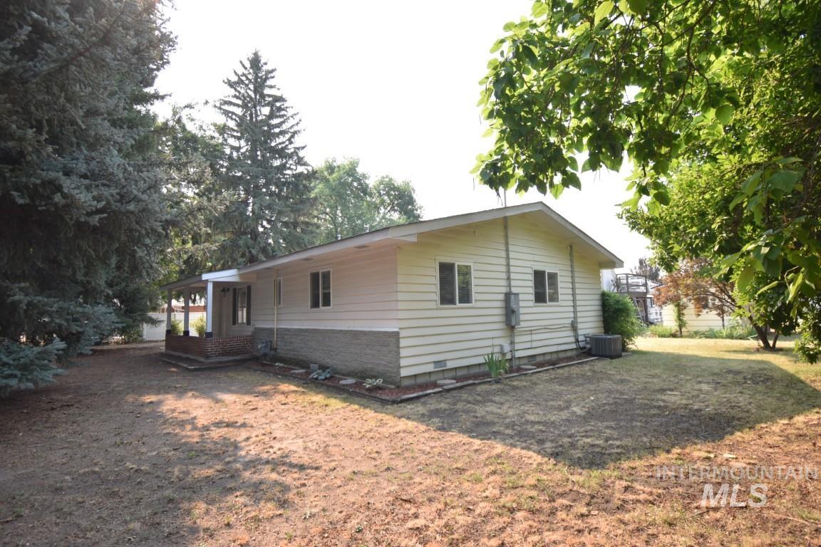 933 W State Street, Eagle, Idaho 83616, 2 Bedrooms, 2 Bathrooms, Rental For Rent, Price $1,695, 98960251