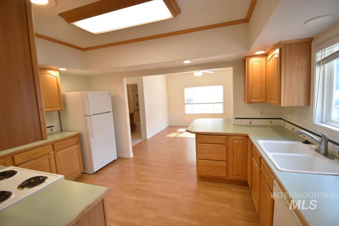 933 W State Street, Eagle, Idaho 83616, 2 Bedrooms, 2 Bathrooms, Rental For Rent, Price $1,695, 98960251