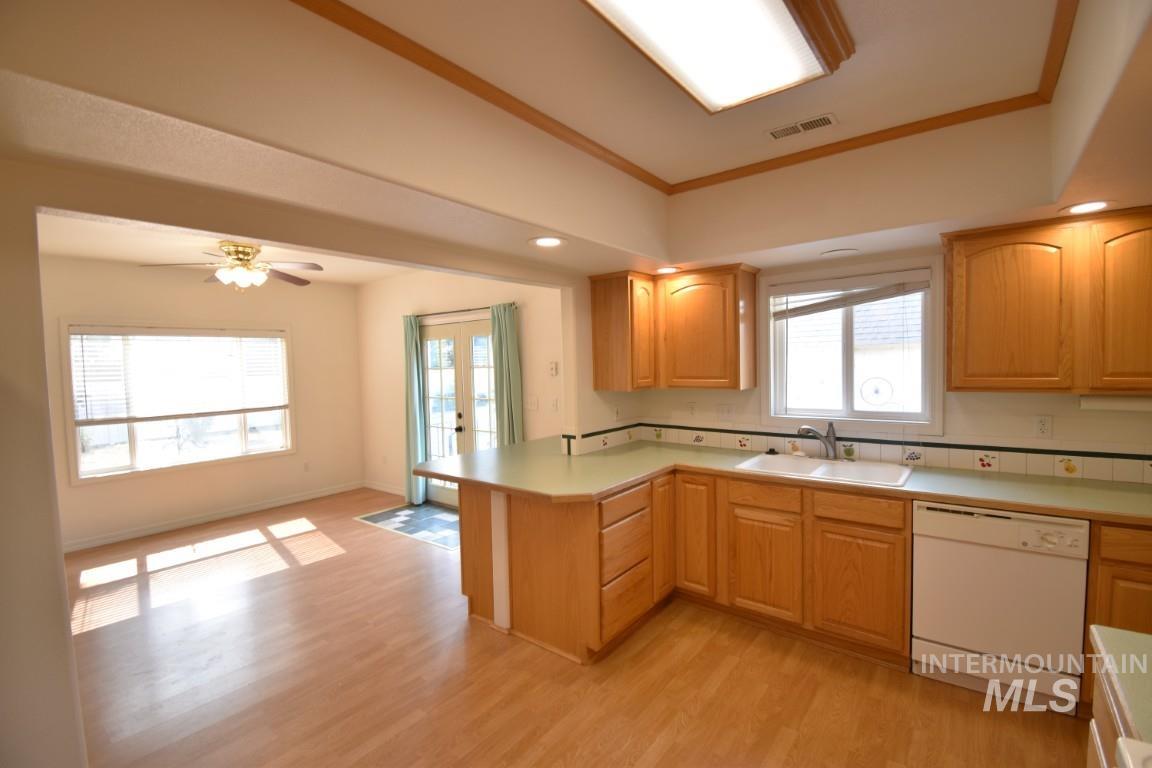 933 W State Street, Eagle, Idaho 83616, 2 Bedrooms, 2 Bathrooms, Rental For Rent, Price $1,695, 98960251