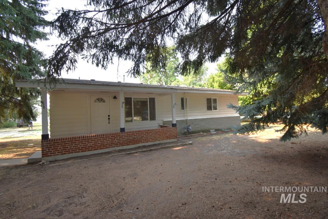 933 W State Street, Eagle, Idaho 83616, 2 Bedrooms, 2 Bathrooms, Rental For Rent, Price $1,695, 98960251