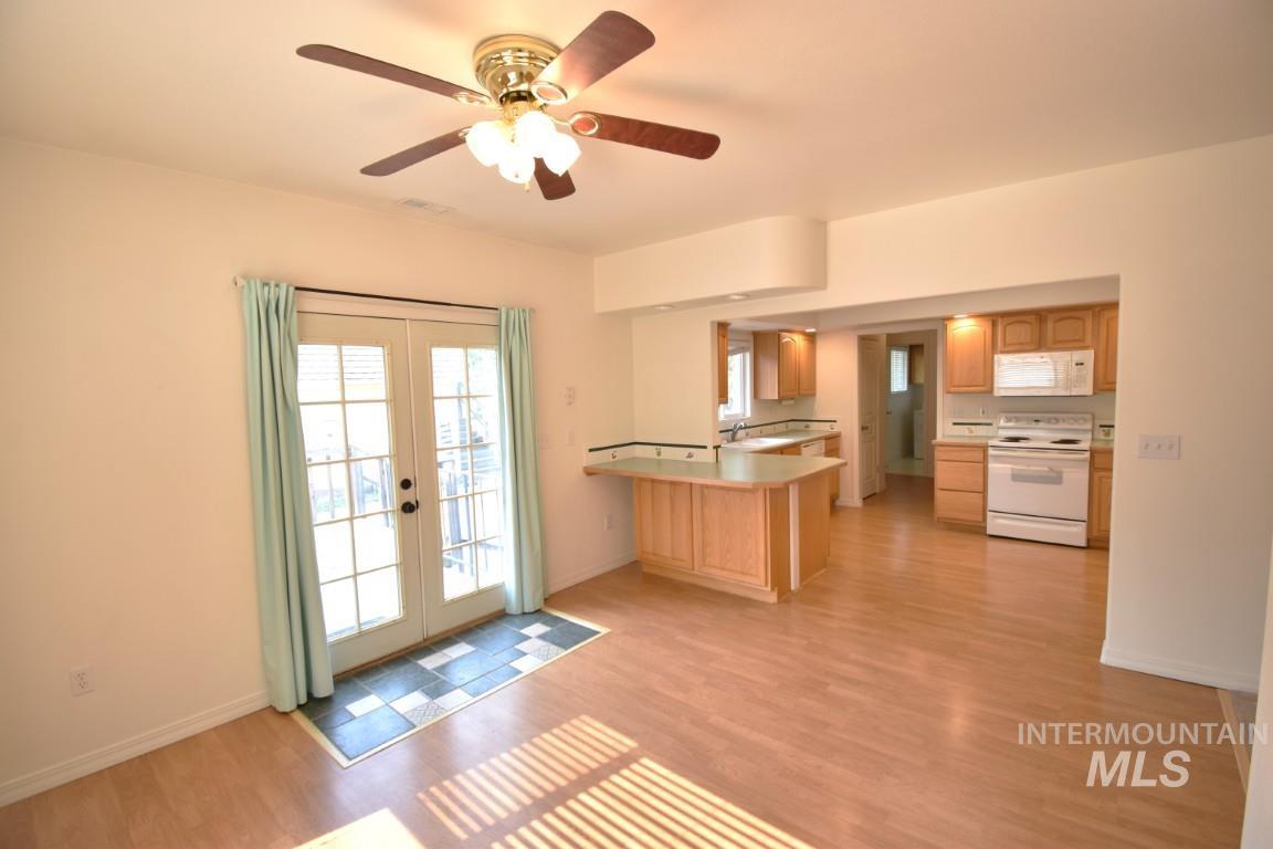 933 W State Street, Eagle, Idaho 83616, 2 Bedrooms, 2 Bathrooms, Rental For Rent, Price $1,695, 98960251