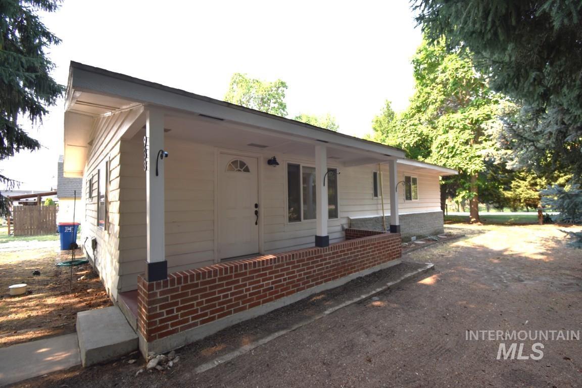 933 W State Street, Eagle, Idaho 83616, 2 Bedrooms, 2 Bathrooms, Rental For Rent, Price $1,695, 98960251