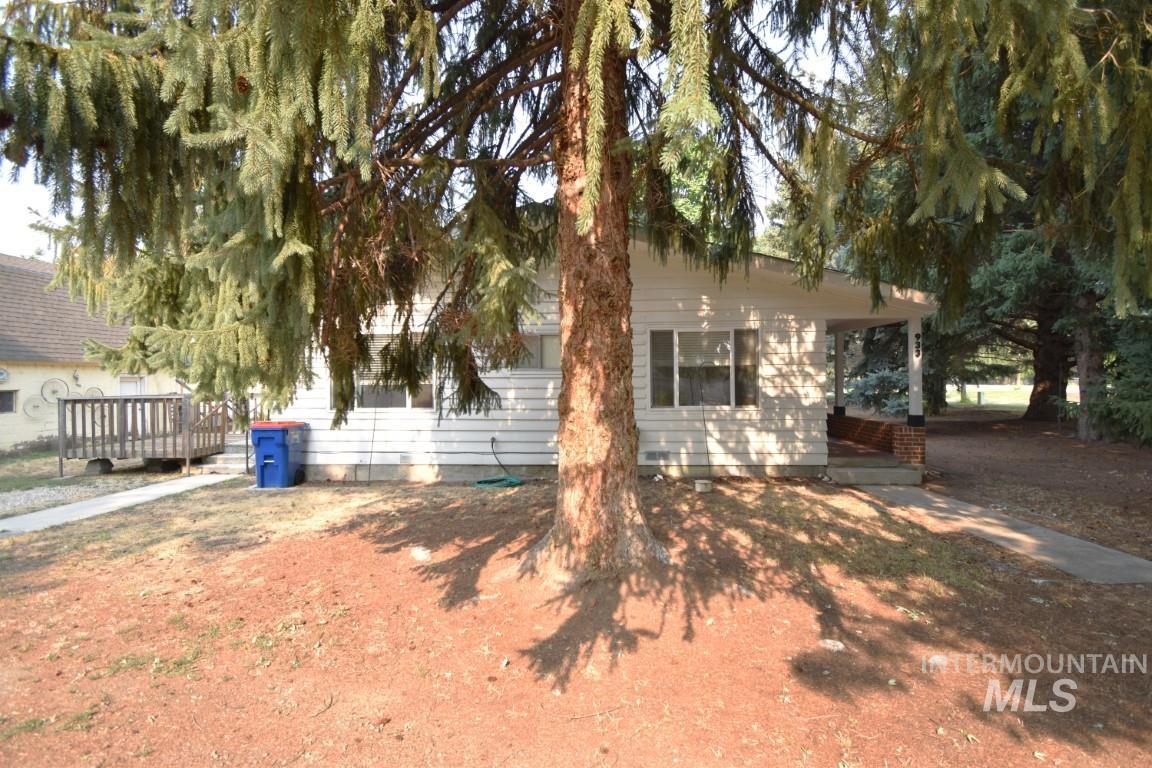 933 W State Street, Eagle, Idaho 83616, 2 Bedrooms, 2 Bathrooms, Rental For Rent, Price $1,695, 98960251