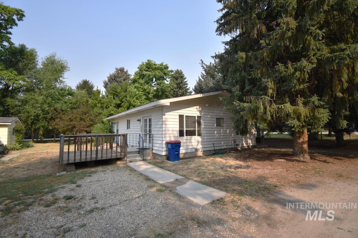933 W State Street, Eagle, Idaho 83616, 2 Bedrooms, 2 Bathrooms, Rental For Rent, Price $1,695, 98960251
