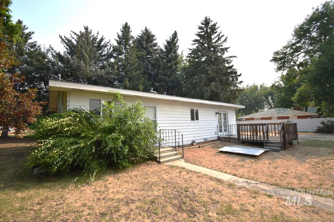 933 W State Street, Eagle, Idaho 83616, 2 Bedrooms, 2 Bathrooms, Rental For Rent, Price $1,695, 98960251