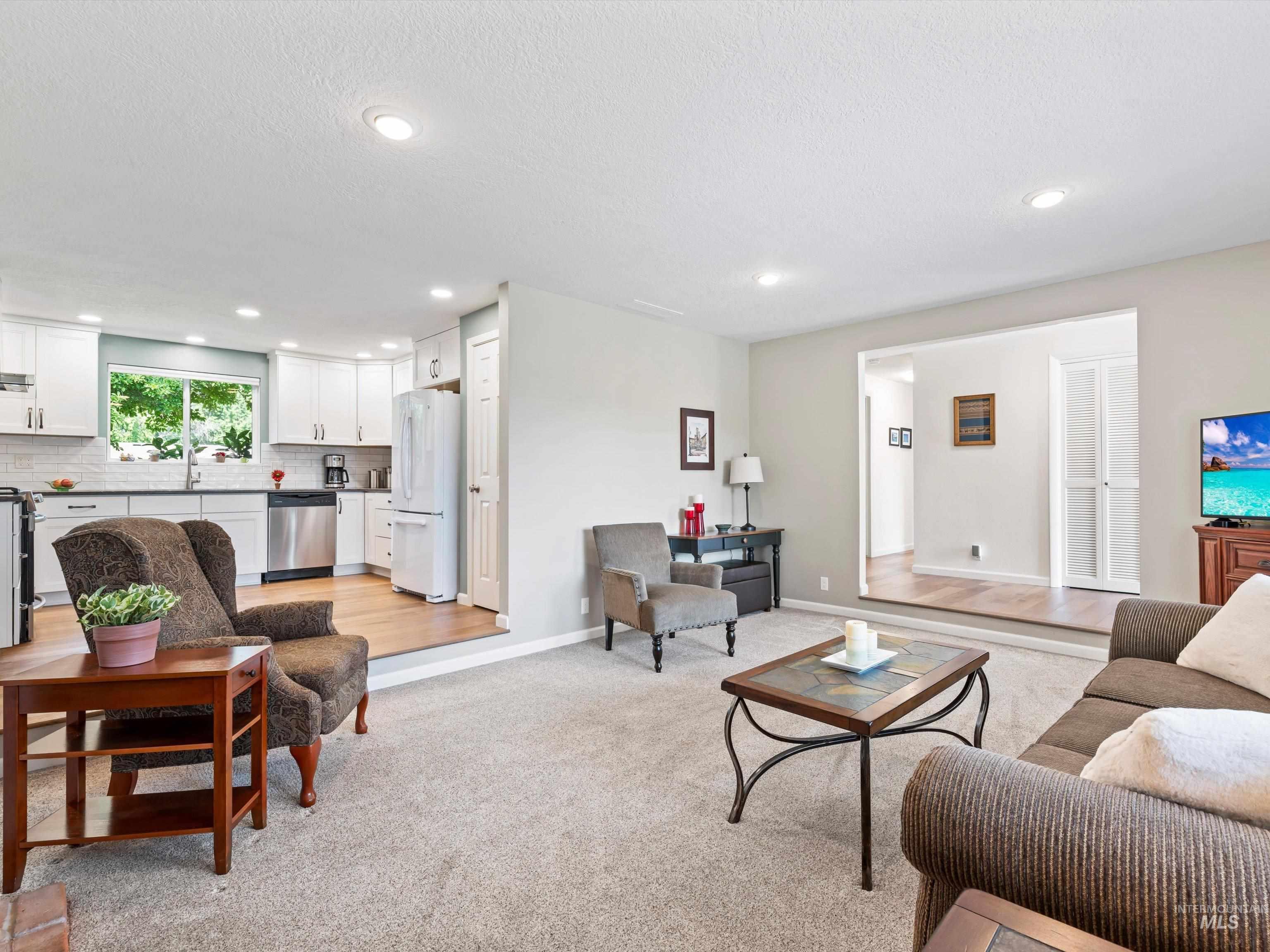 8760 W Pembrook Drive, Boise, Idaho 83704, 3 Bedrooms, 2 Bathrooms, Residential For Sale, Price $470,000, 98960262