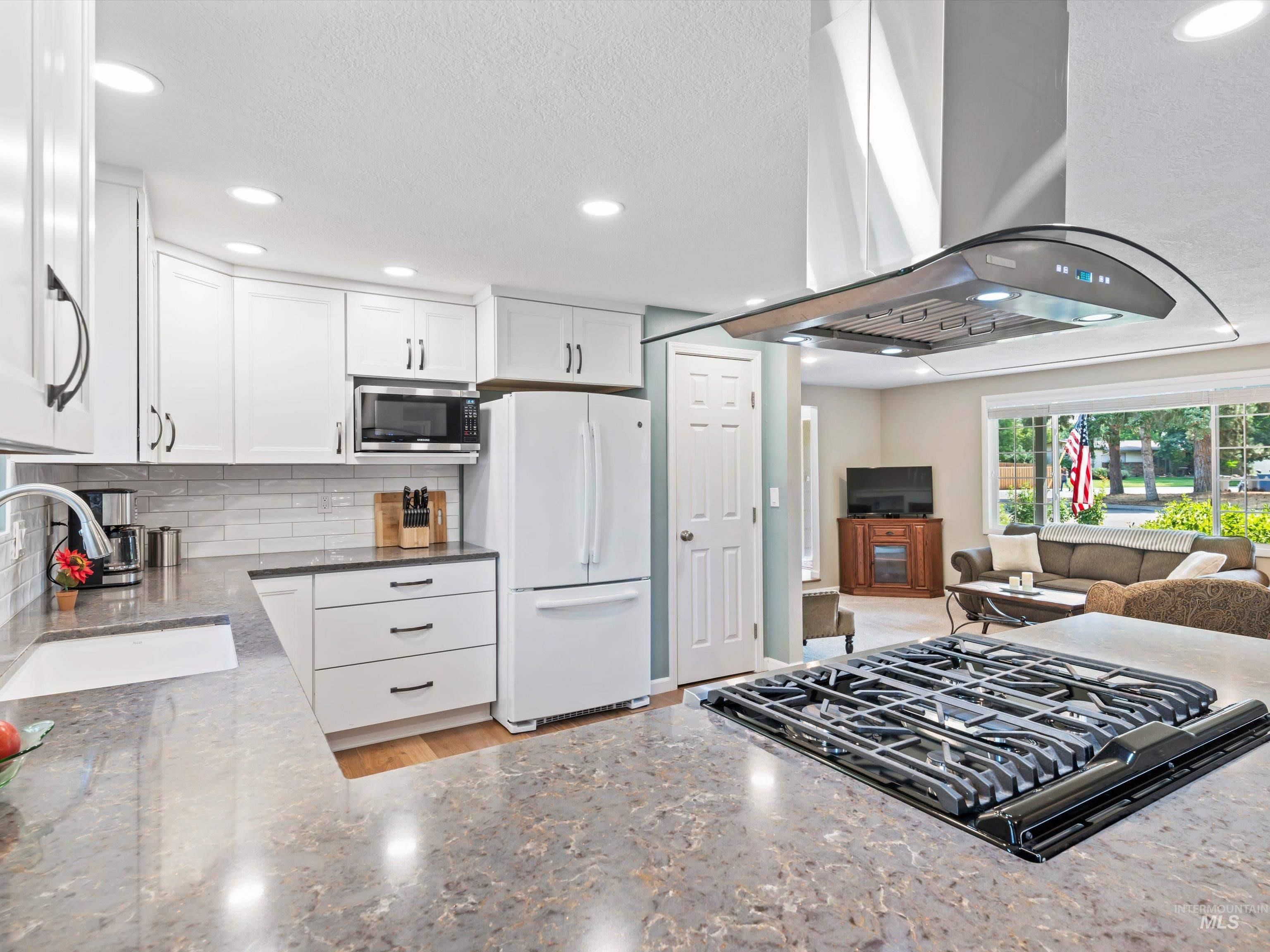 8760 W Pembrook Drive, Boise, Idaho 83704, 3 Bedrooms, 2 Bathrooms, Residential For Sale, Price $470,000, 98960262