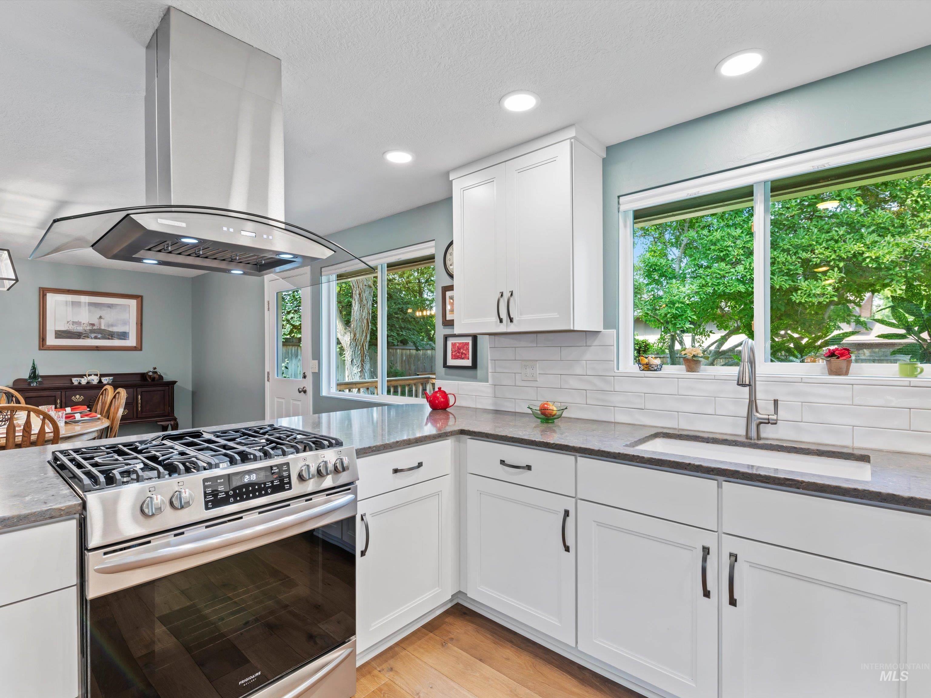 8760 W Pembrook Drive, Boise, Idaho 83704, 3 Bedrooms, 2 Bathrooms, Residential For Sale, Price $470,000, 98960262