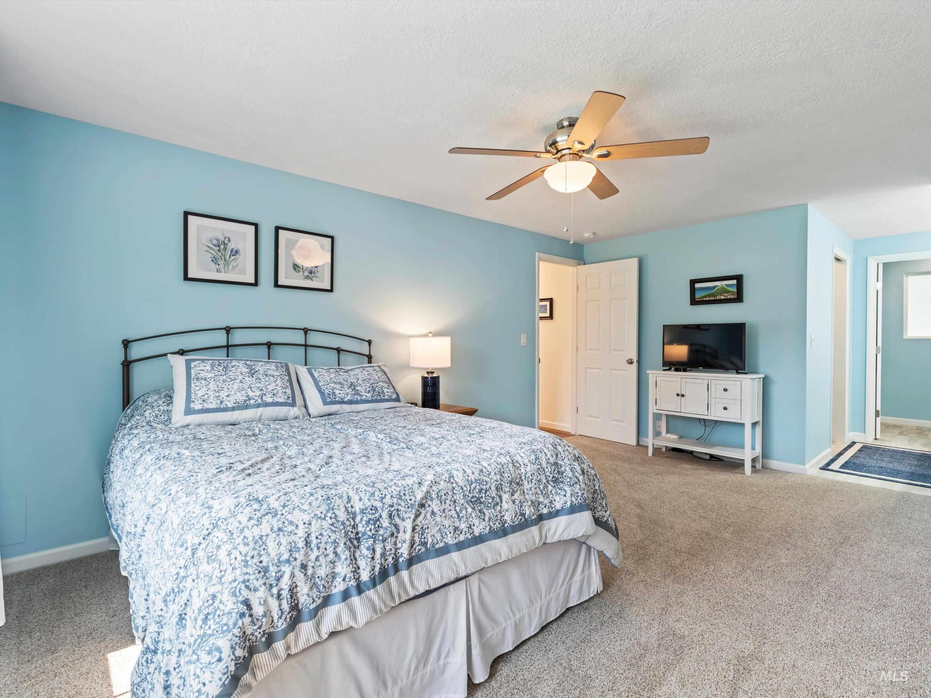 8760 W Pembrook Drive, Boise, Idaho 83704, 3 Bedrooms, 2 Bathrooms, Residential For Sale, Price $470,000, 98960262