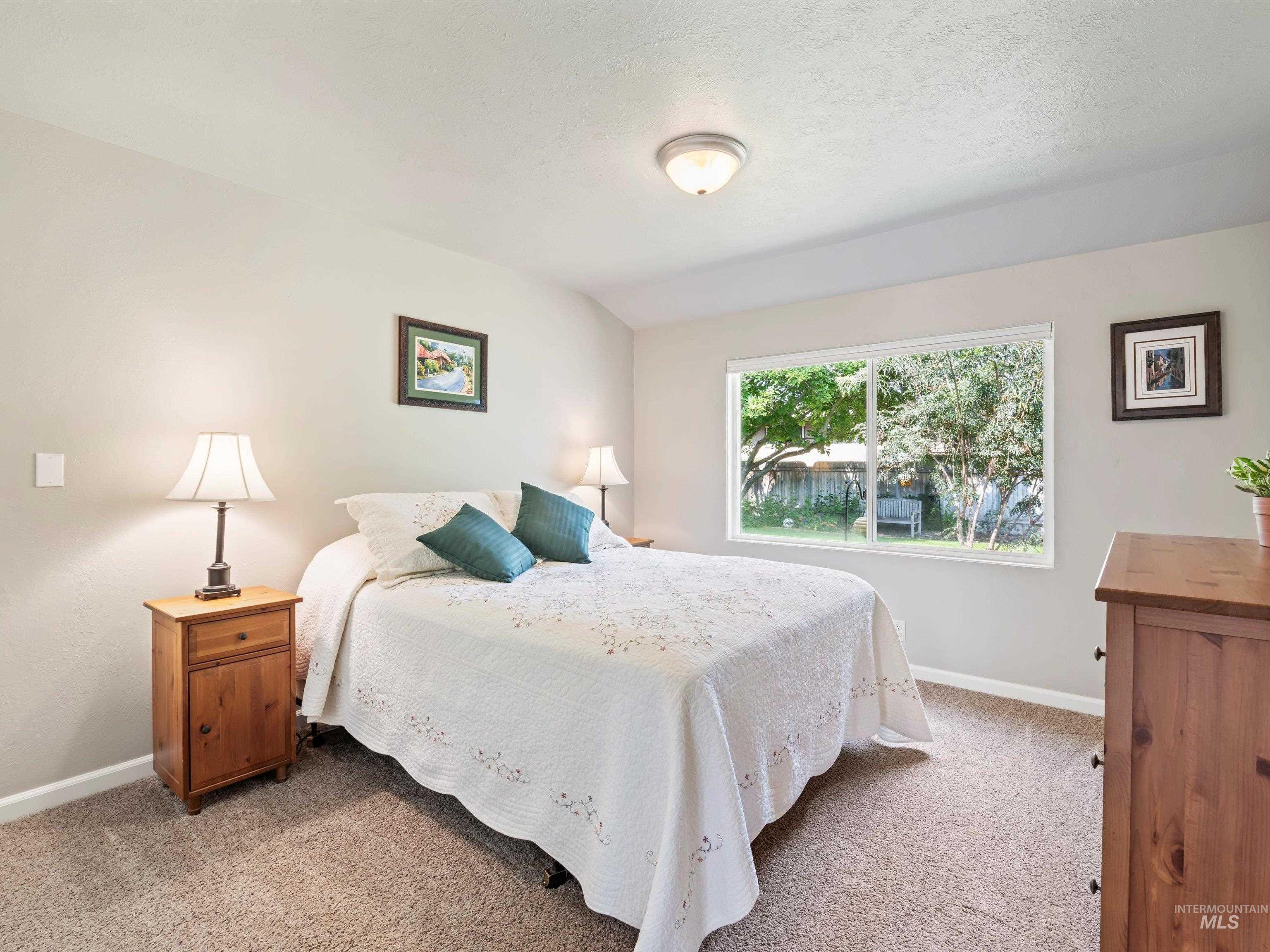 8760 W Pembrook Drive, Boise, Idaho 83704, 3 Bedrooms, 2 Bathrooms, Residential For Sale, Price $470,000, 98960262