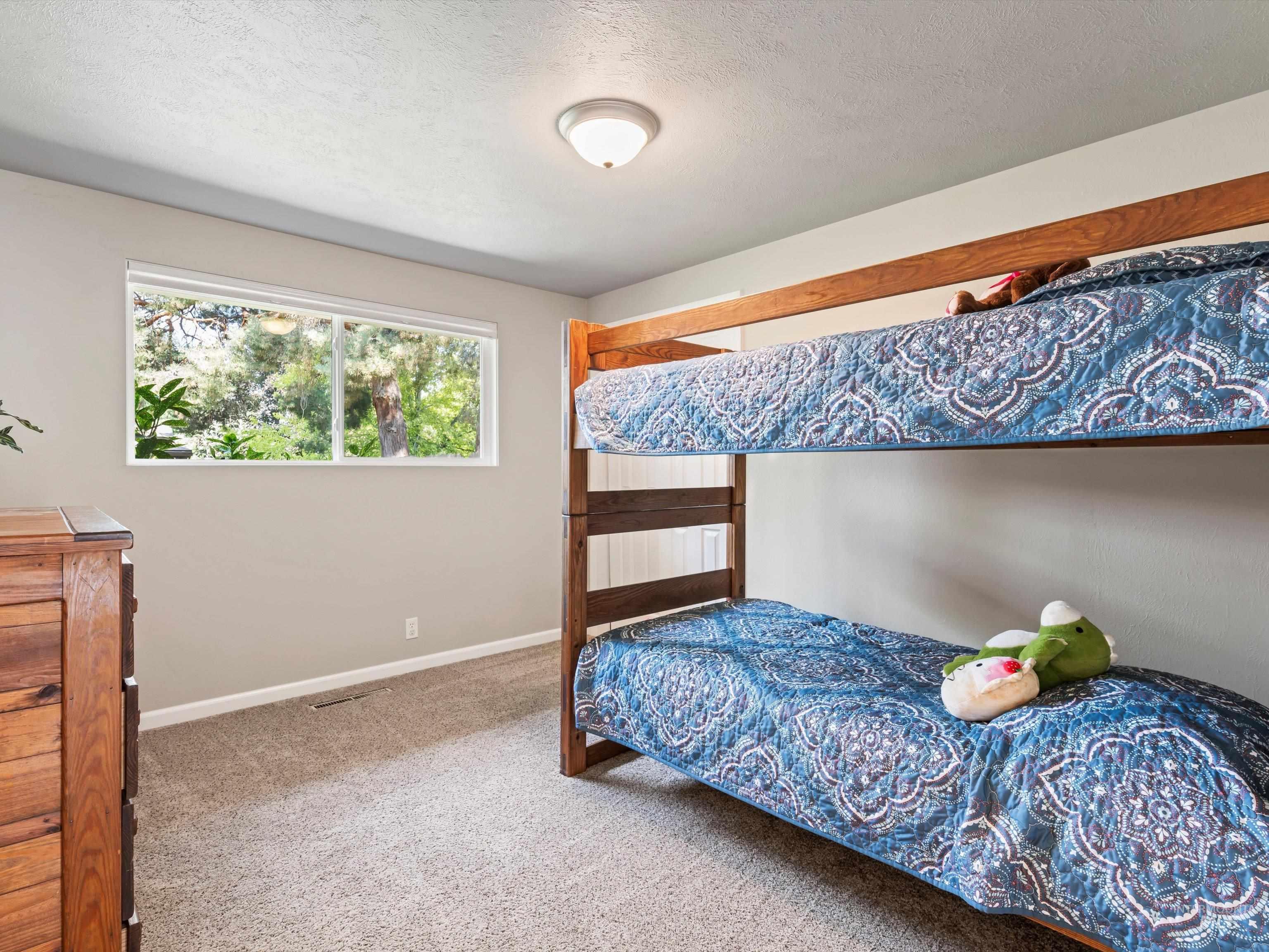 8760 W Pembrook Drive, Boise, Idaho 83704, 3 Bedrooms, 2 Bathrooms, Residential For Sale, Price $470,000, 98960262