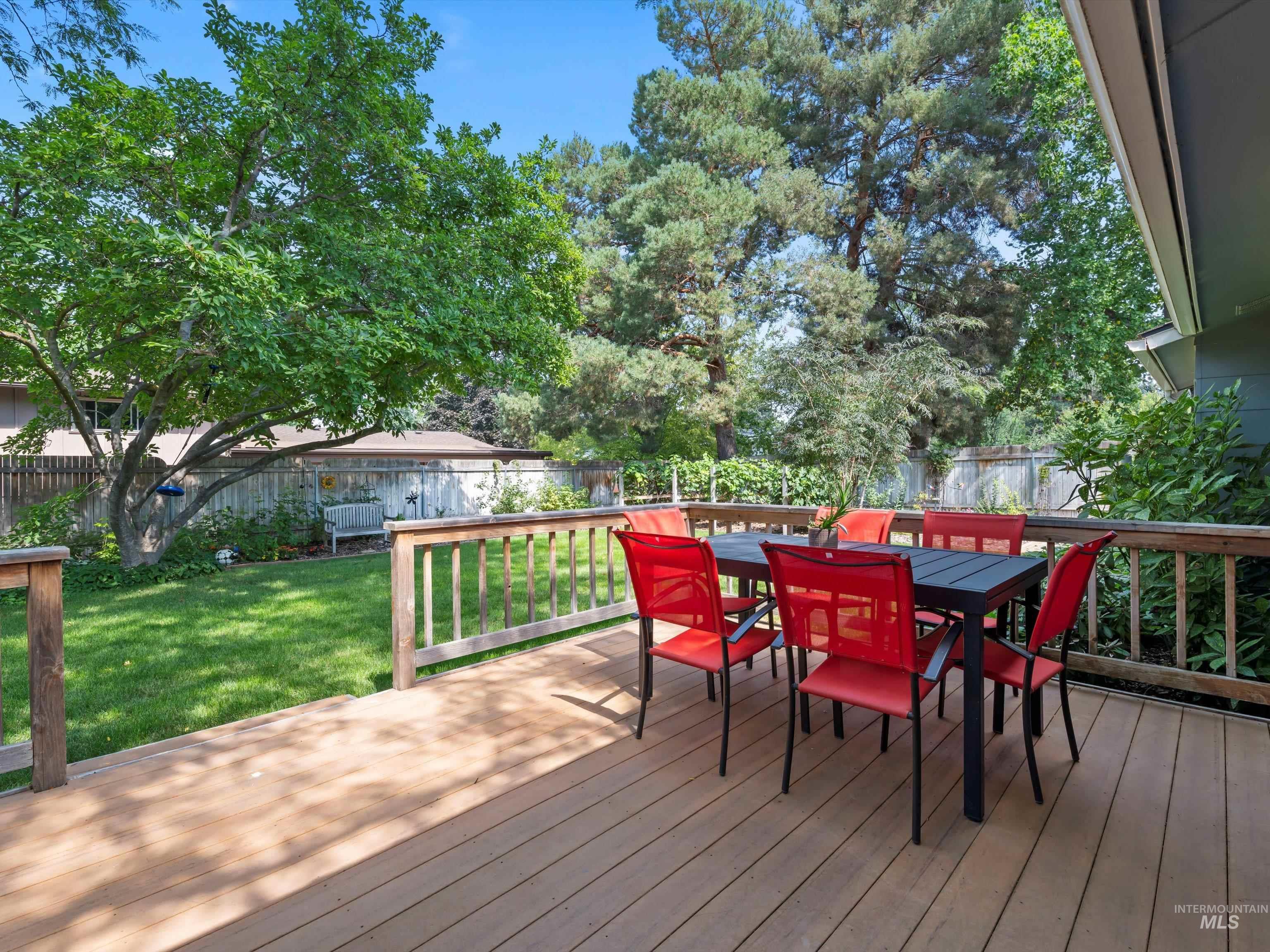 8760 W Pembrook Drive, Boise, Idaho 83704, 3 Bedrooms, 2 Bathrooms, Residential For Sale, Price $470,000, 98960262