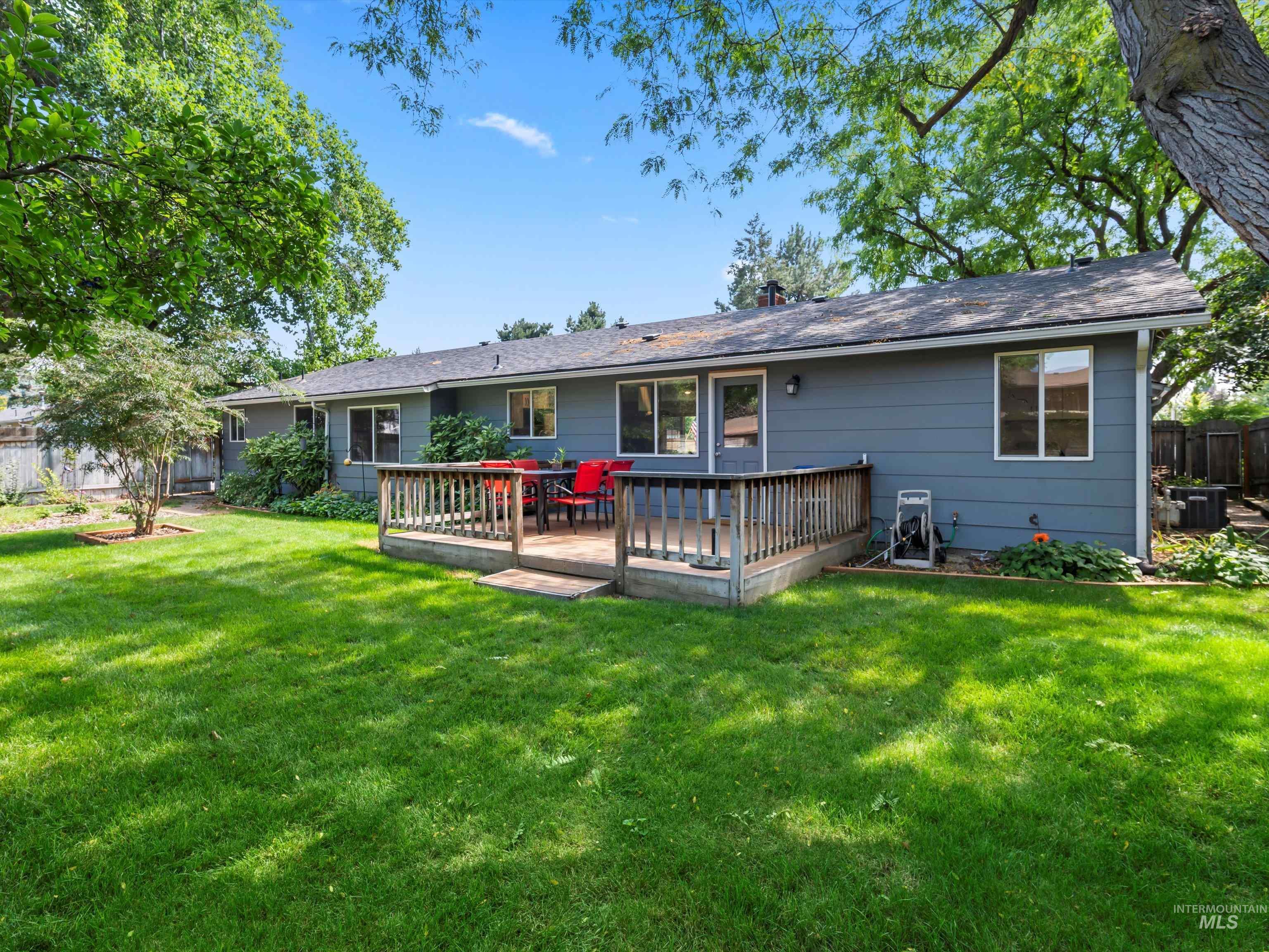 8760 W Pembrook Drive, Boise, Idaho 83704, 3 Bedrooms, 2 Bathrooms, Residential For Sale, Price $470,000, 98960262