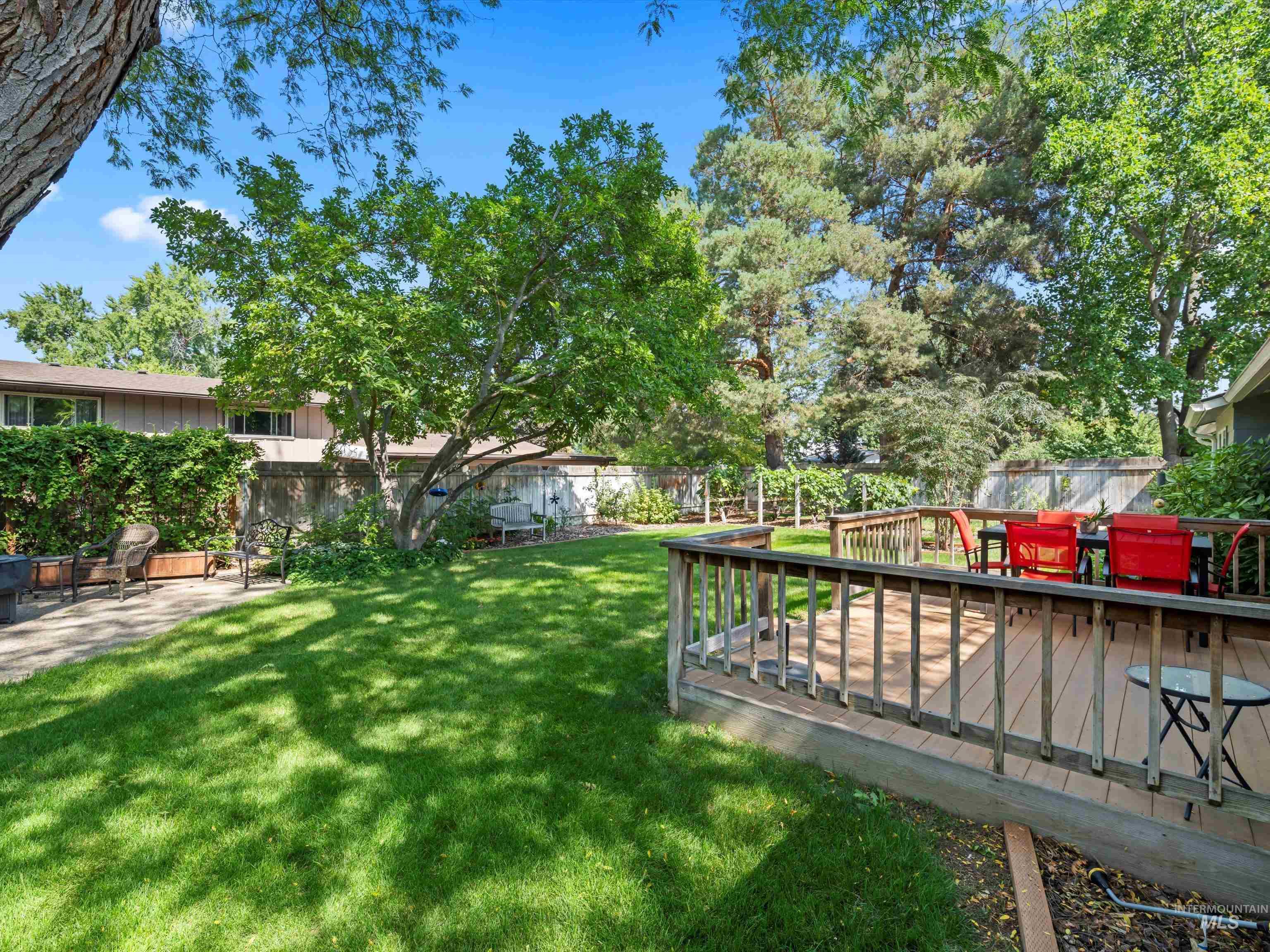 8760 W Pembrook Drive, Boise, Idaho 83704, 3 Bedrooms, 2 Bathrooms, Residential For Sale, Price $470,000, 98960262
