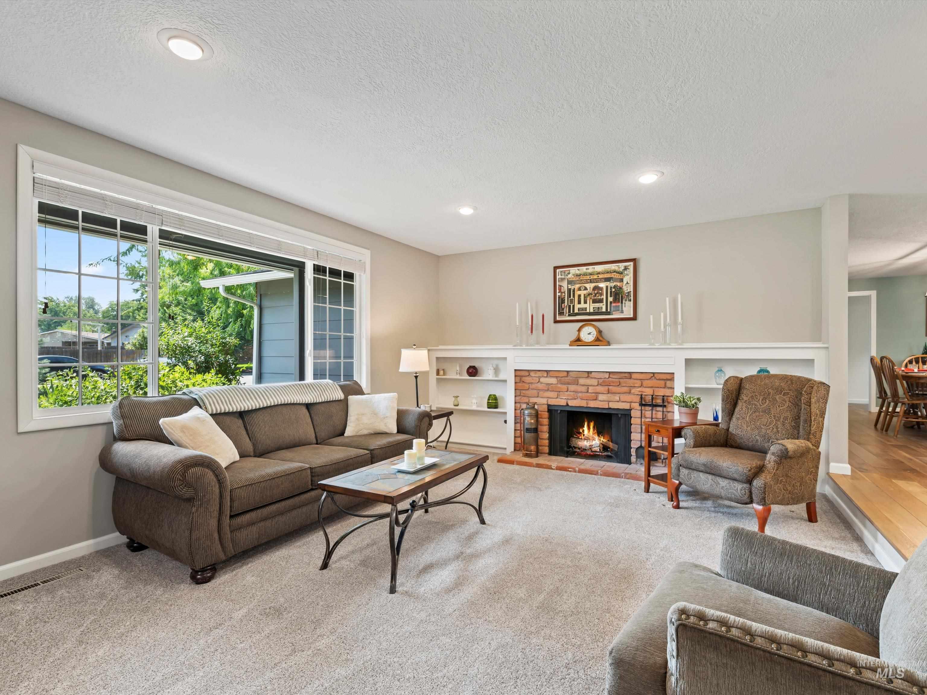 8760 W Pembrook Drive, Boise, Idaho 83704, 3 Bedrooms, 2 Bathrooms, Residential For Sale, Price $470,000, 98960262