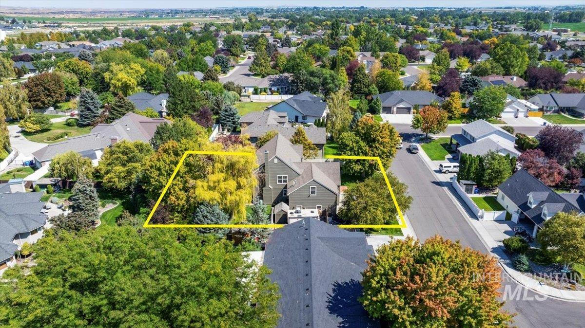Aerial view of residential area featuring property boundaries highlighted