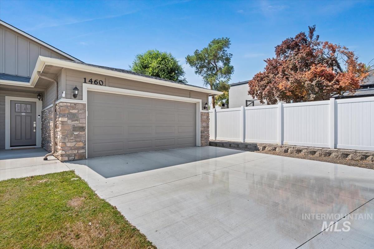 1460 W Lark Court, Nampa, Idaho 83651, 2 Bedrooms, 2 Bathrooms, Residential For Sale, Price $329,900, 98960307