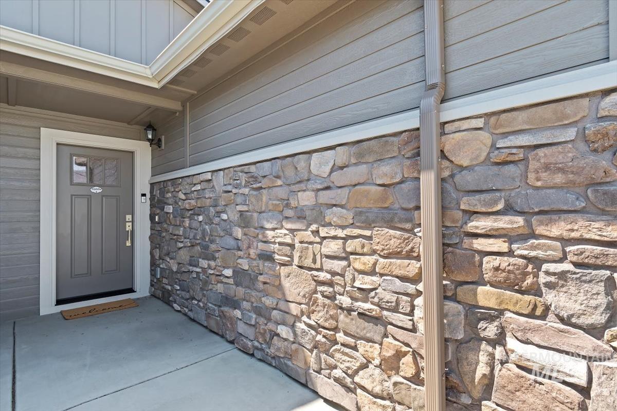 1460 W Lark Court, Nampa, Idaho 83651, 2 Bedrooms, 2 Bathrooms, Residential For Sale, Price $329,900, 98960307