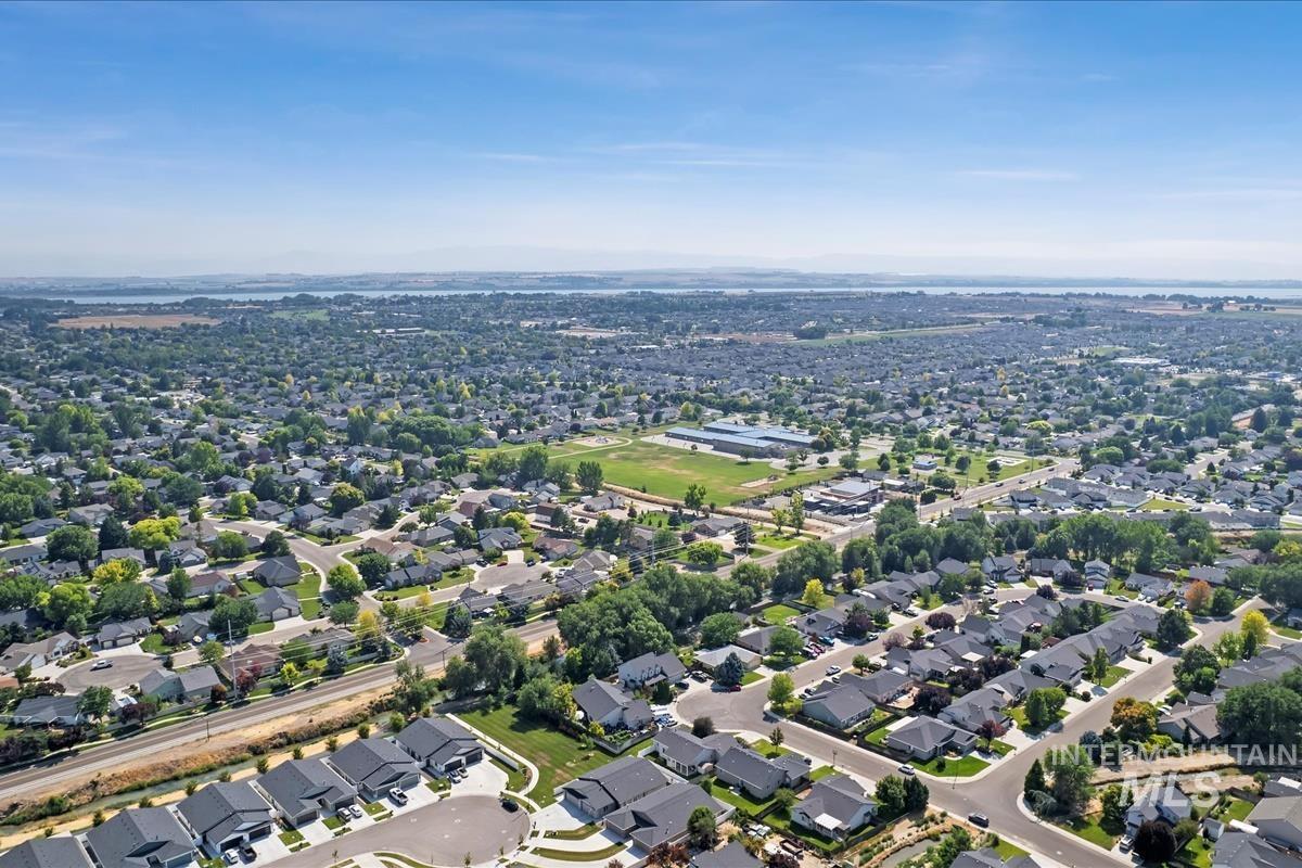 1460 W Lark Court, Nampa, Idaho 83651, 2 Bedrooms, 2 Bathrooms, Residential For Sale, Price $329,900, 98960307