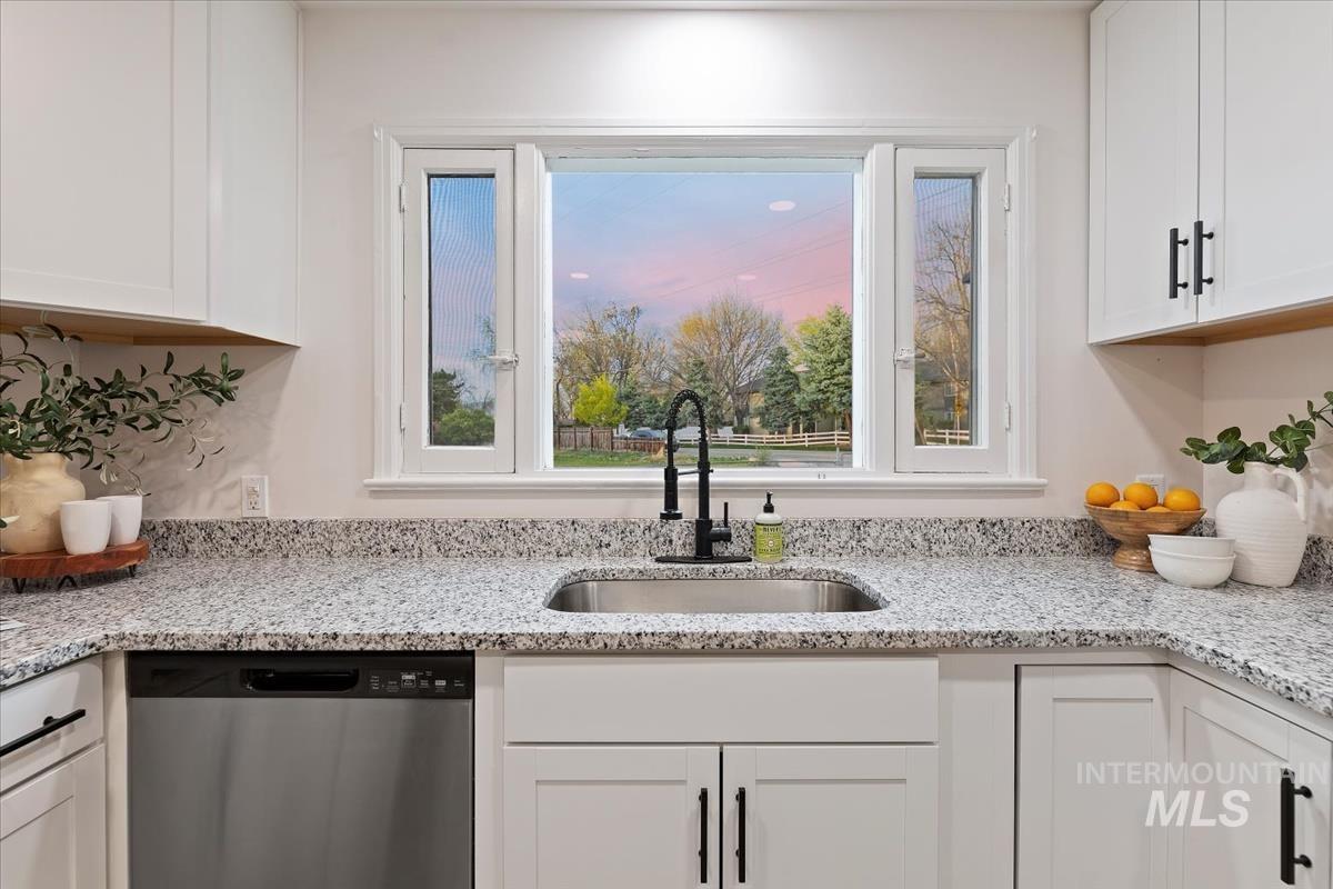 5805 W Robertson Drive, Boise, Idaho 83709, 3 Bedrooms, 3 Bathrooms, Residential For Sale, Price $509,900, 98960313
