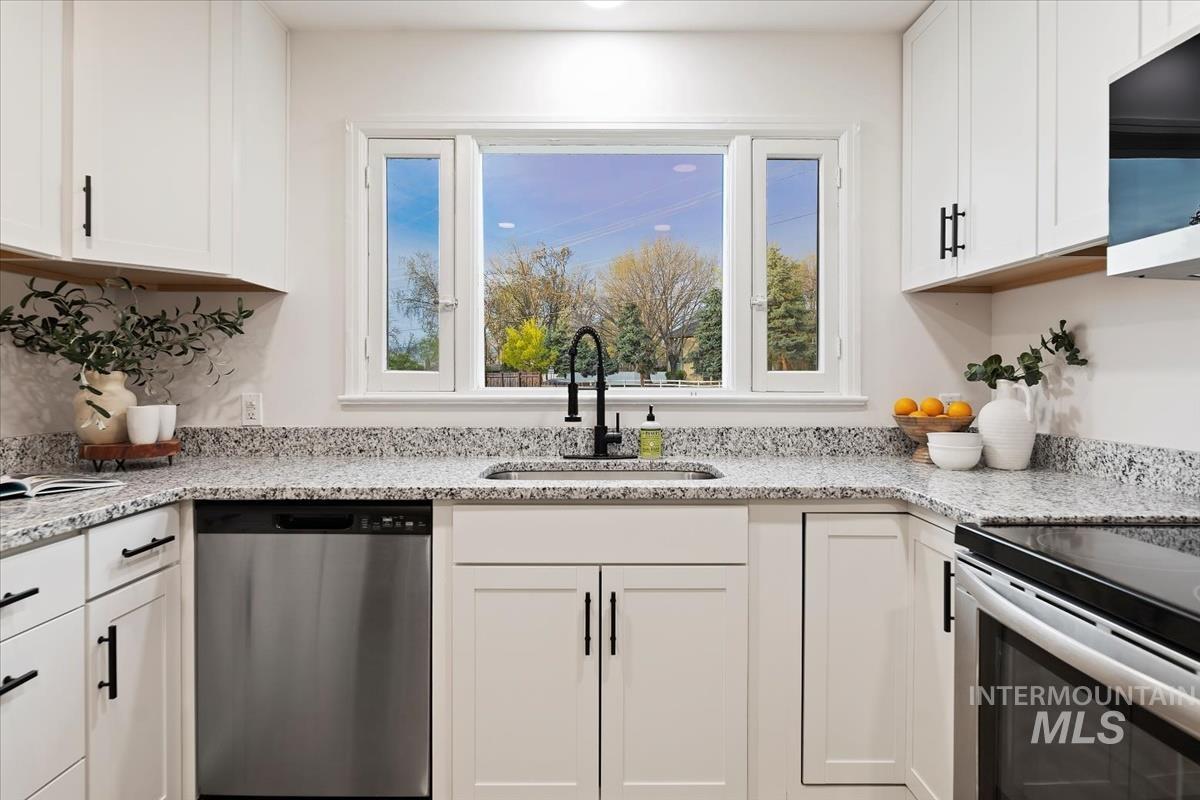 5805 W Robertson Drive, Boise, Idaho 83709, 3 Bedrooms, 3 Bathrooms, Residential For Sale, Price $509,900, 98960313