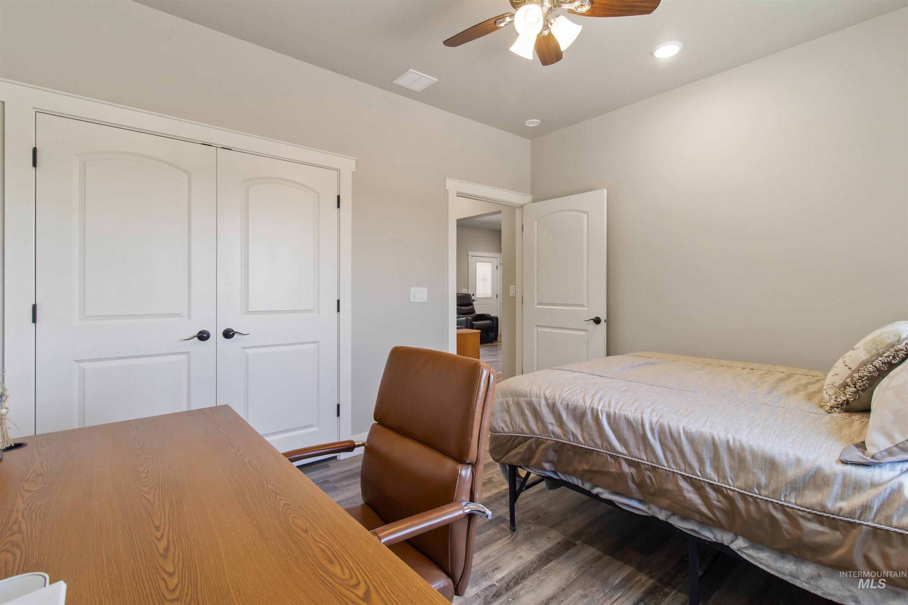 Bedroom featuring dark wood finished floors, a closet, a ceiling fan, and recessed lighting