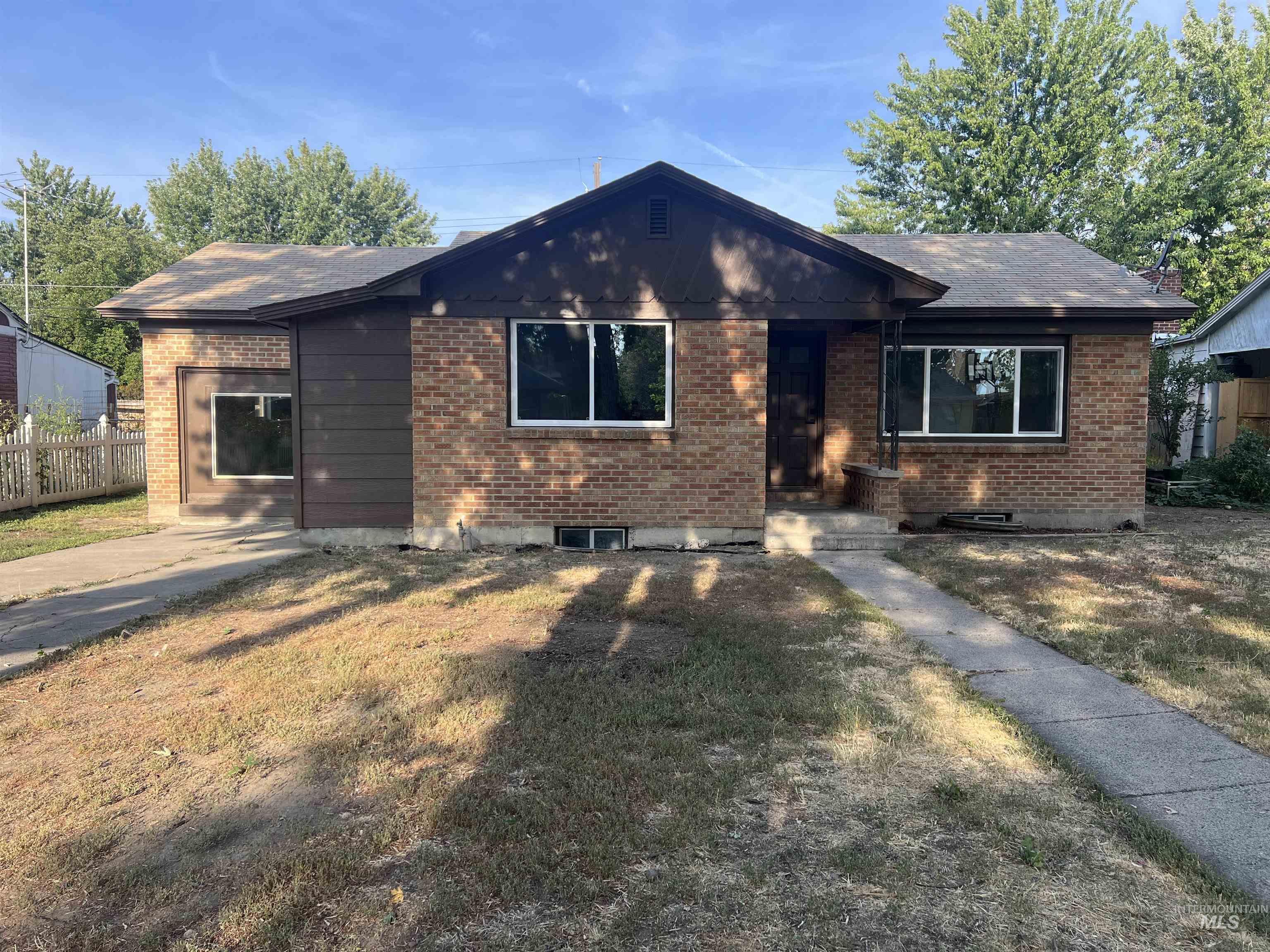 555 N. 8th E., Mountain Home, Idaho 83647, 4 Bedrooms, 1 Bathroom, Residential For Sale, Price $299,900, 98960316