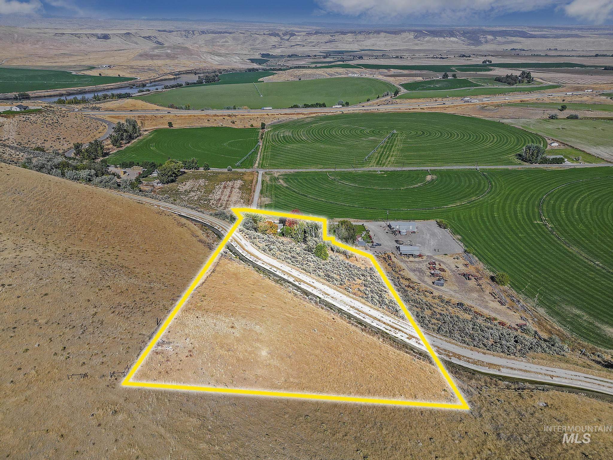 598 N Gray, King Hill, Idaho 83633, 3 Bedrooms, 1.5 Bathrooms, Residential For Sale, Price $399,900, 98960317