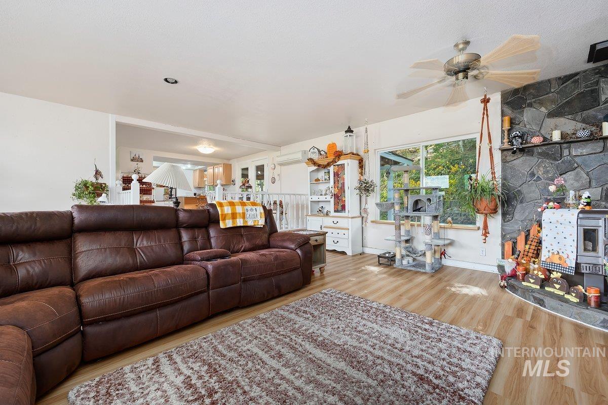 598 N Gray, King Hill, Idaho 83633, 3 Bedrooms, 1.5 Bathrooms, Residential For Sale, Price $399,900, 98960317