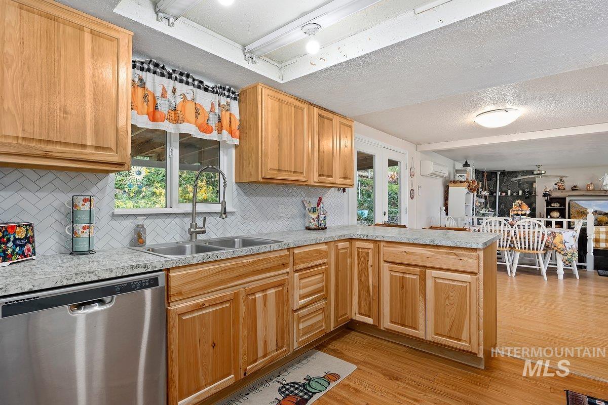 598 N Gray, King Hill, Idaho 83633, 3 Bedrooms, 1.5 Bathrooms, Residential For Sale, Price $399,900, 98960317