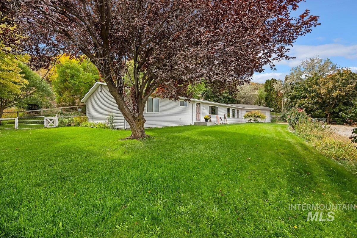 598 N Gray, King Hill, Idaho 83633, 3 Bedrooms, 1.5 Bathrooms, Residential For Sale, Price $399,900, 98960317